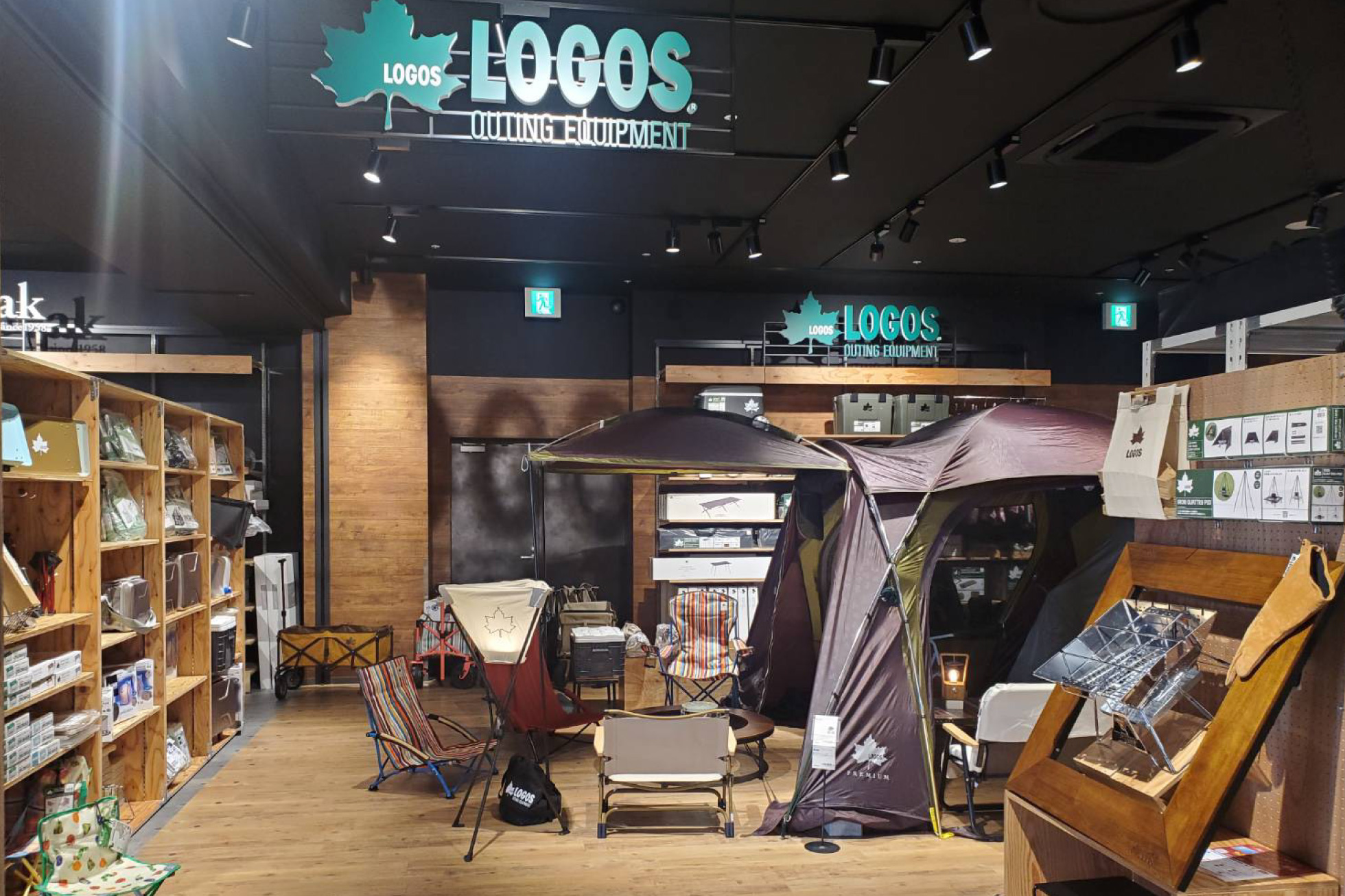 LOGOS STORE アルペンアウトドアーズ ららぽーと愛知東郷店 写真