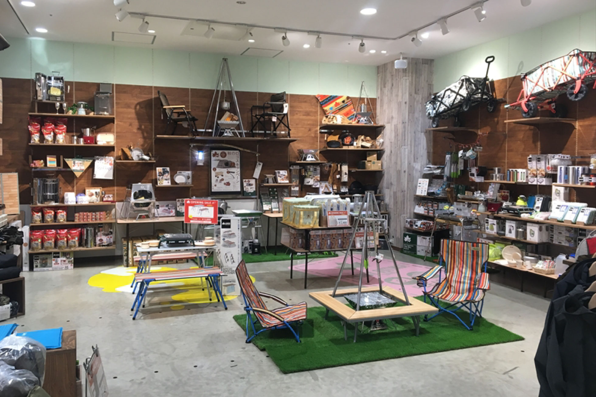 LOGOS SHOP ららぽーと名古屋みなとアクルス店 写真