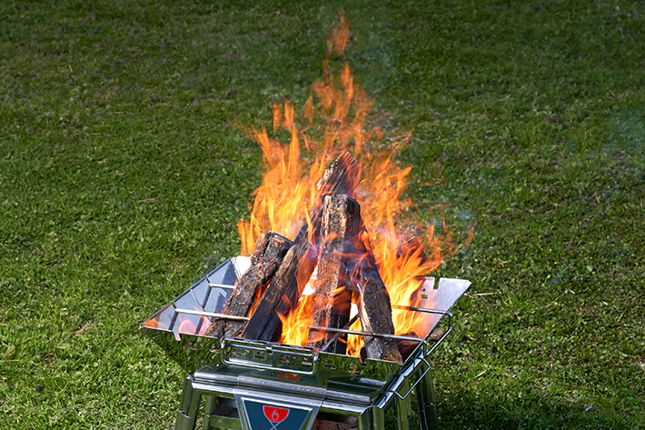 ロゴス　LOGOS アイアン囲炉裏テーブル　焚き火　たき火　キャンプファイヤー
